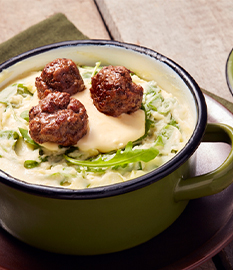 ot-au-feu à la roquette, fromage affiné fondu et boulettes de viande de bœuf haché