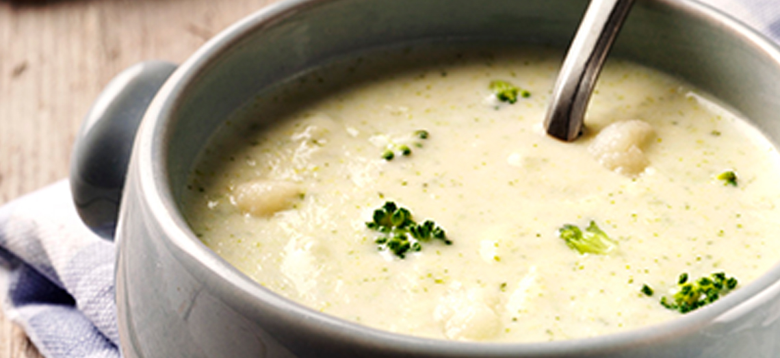Potage crémeux de chou-fleur et brocoli au brie
