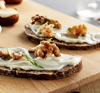 Privé: Gevulde sweetpeppers met blauwe kaas en kletzenbrood