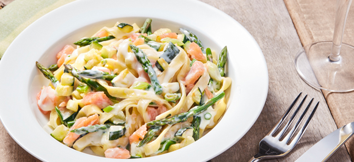 Pasta primavera met zalm en Goudse kaassaus