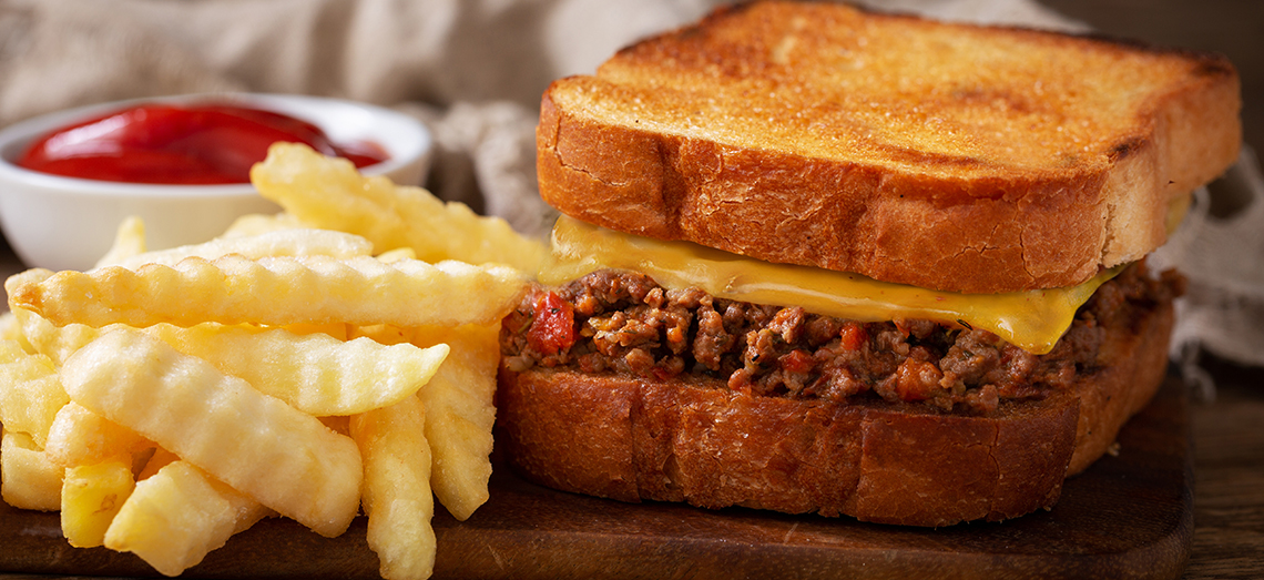 Spicy tosti met gehakt en cheddar