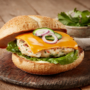 Thaise scampiburger met plakjes cheddar met sambal