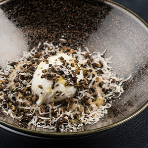 Truffelrisotto met gepocheerd Hoeve-ei en Parmezaanse kaas