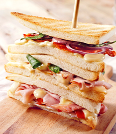 Triple cheese clubsandwich