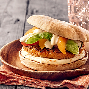 Burger „Tropical“ mit Brie und Pfirsich