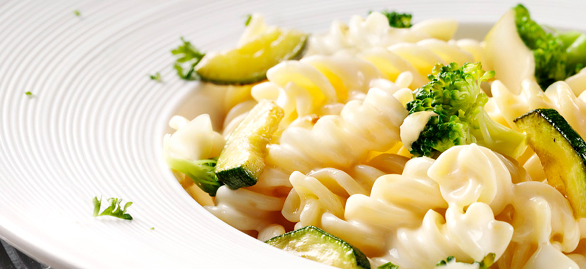 Fusilli mit cremigem Brie, Broccoli und Zucchini