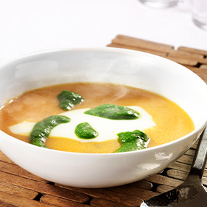 Kürbissuppe mit Ziegenkäse und Schnittlauchöl