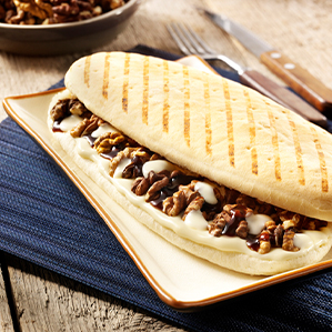 Panini mit Brie, Wallnüssen und Lütticher Sirup