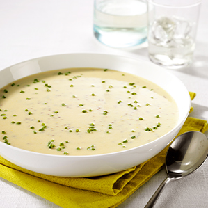 Senfsuppe mit Gouda, knusprig gebratenem Schinken & Schnittlauch