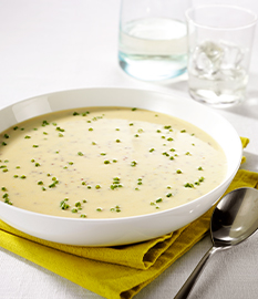 Senfsuppe mit gouda, knusprig gebratenem schinken