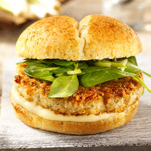 Burger croquant de poisson blanc, gouda affiné, épinards