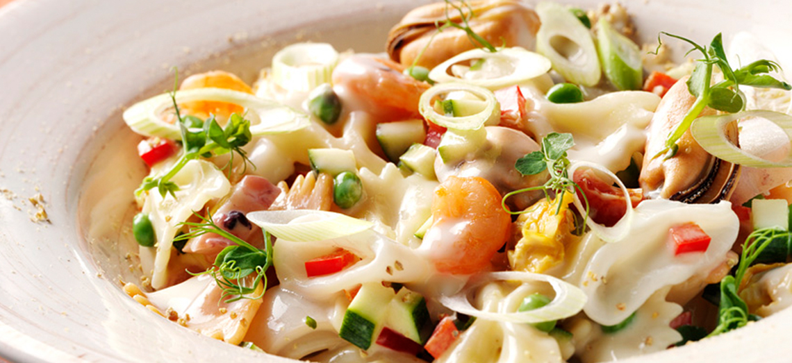 Farfalle fruits de mer, poivron, courgette, sauce fromage légère