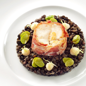 Filet de loup de mer, lentilles noires, sauce au chèvre