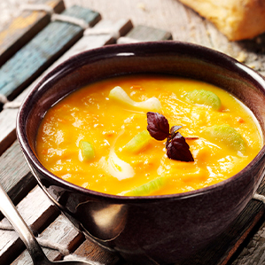 Onctueux potage aux carottes et au céleri au gouda maigre