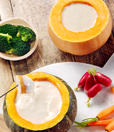 Cheese fondue with Roquefort, brie and goat’s cheese