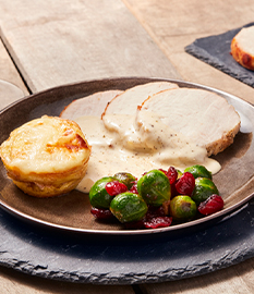 Roast roulade with a cheese-pepper sauce and a potato gratin muffin