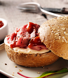 Wholemeal roll with roast beef, extra aged cheese and chilli sauce
