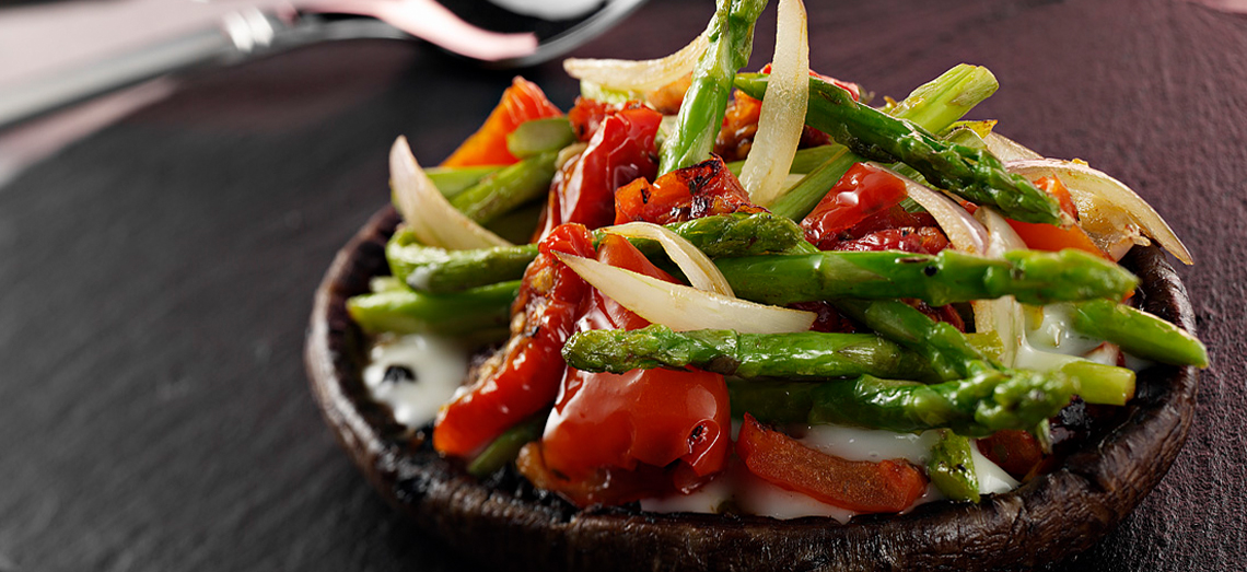 Portobello filled with goat’s cheese and green asparagus