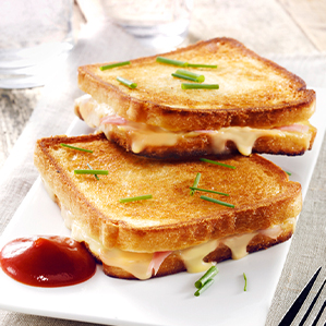 Croque Monsieur with extra aged cheese, ham and chives