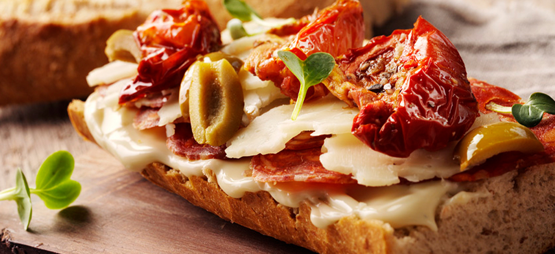 Roll with chorizo, melted Roquefort and manchego