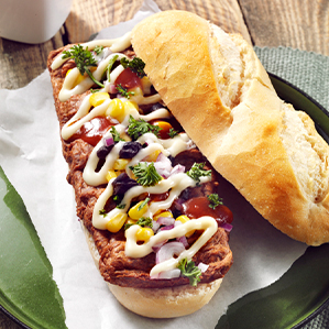 Spicy petit pain with mexicano, sweet corn, beans and Gouda cheese