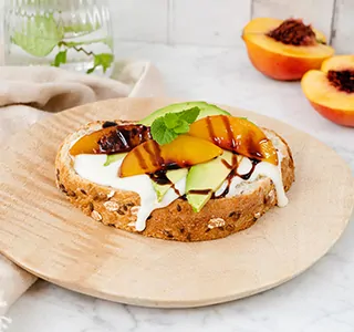 Amuse met dadel en krokante parmaham