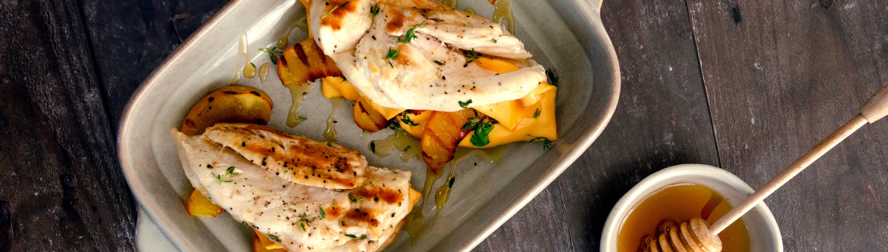 Gegrilde kipfilet met cheddar en perzik - Recept
