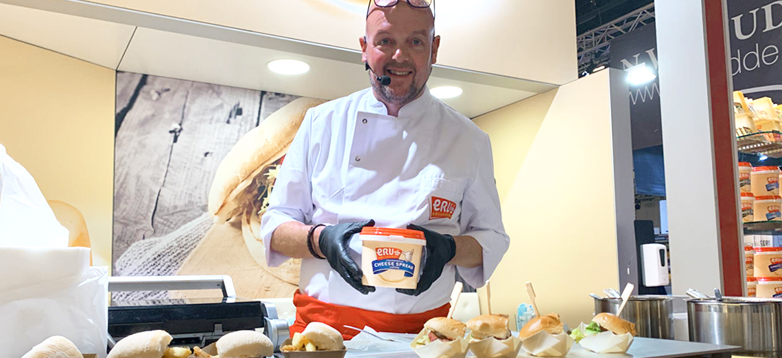 Bietenburger met geitenkaas en huisgemaakte pesto