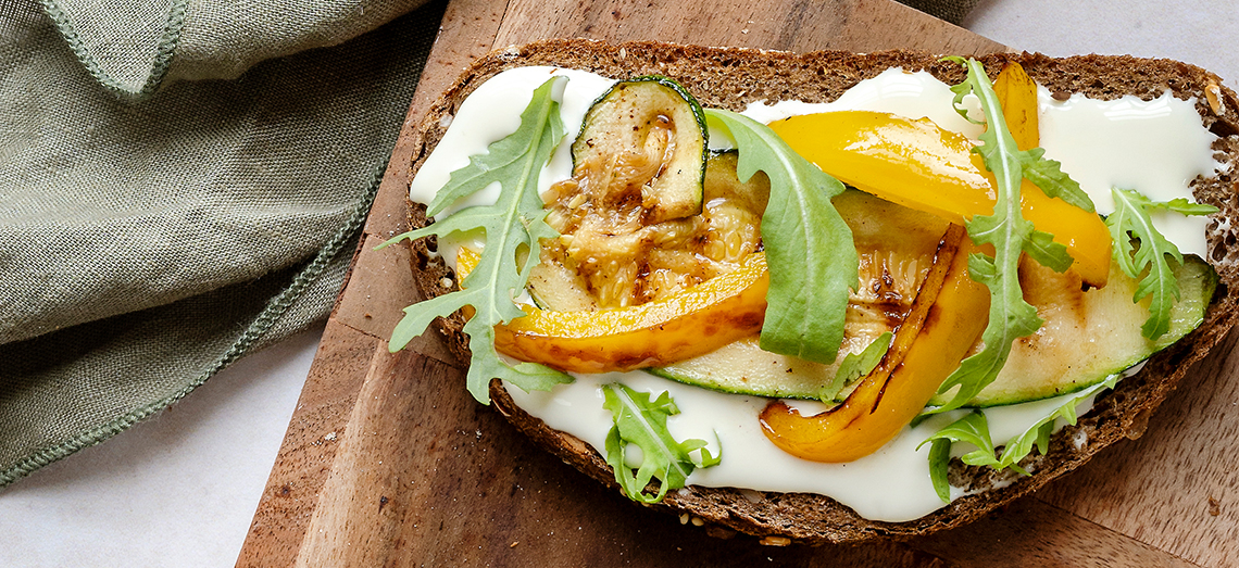 Boerenbrood met Goudse kaas en gegrilde groenten