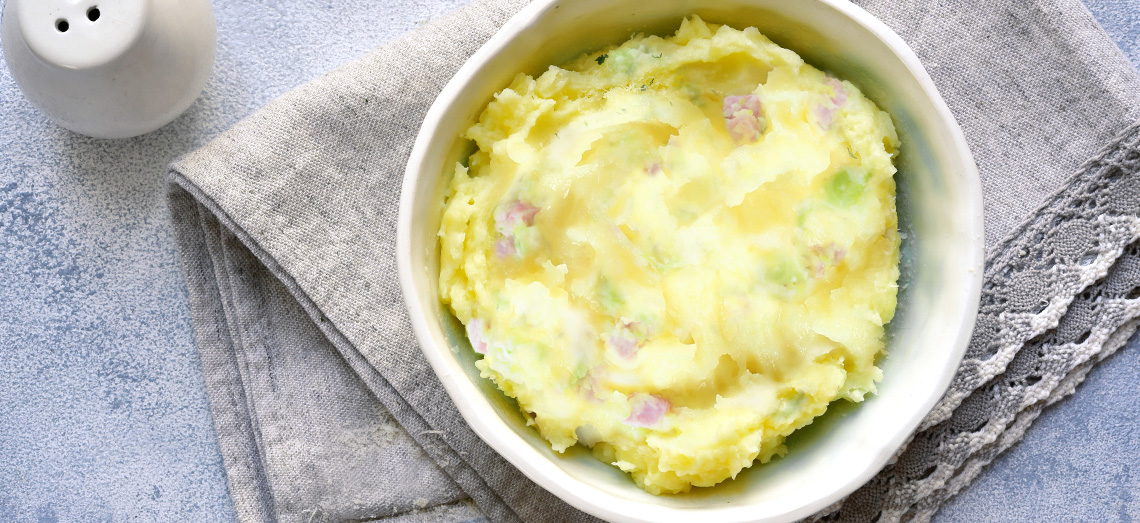 Preistamppot met hamblokjes en extra gerijpte Goudse kaas