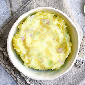 Preistamppot met hamblokjes en extra gerijpte Goudse kaas