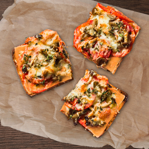 Spicy melt met tomaat, paddenstoelen en cheddar