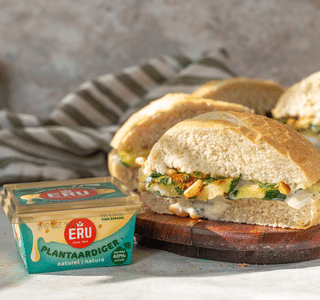 Italiaanse Bol met Gegrilde Courgette, Pesto en ERU Goudkuipje Plantaardiger